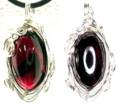 ��߂���M�E�^���̐΃K�[�l�b�g�y���_���g