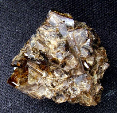 ���Y�x�X�u�΃N���X�^�[