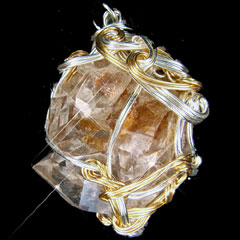 �Q�[�T�C�g�C���X���[�L�[�N���X�^�[�y���_���g